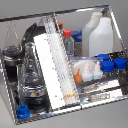 КОМПЛЕКТ ДЛЯ ОПРЕДЕЛЕНИЯ АБСОРБЦИОННОЙ ЕМКОСТИ ПО МЕТОДУ МЕТИЛЕНОВОГО СИНЕГО (МВТ) В КЕЙСЕ ИЗ НЕРЖАВЕЮЩЕЙ СТАЛИ MUDLABINS.